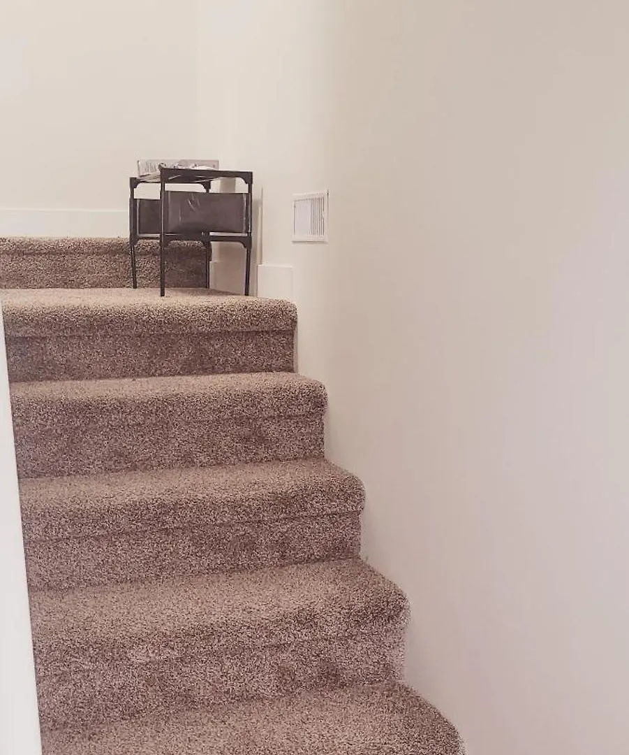 וויניפג Two Luxury Bedrooms In The Basement 0*,  קנדה