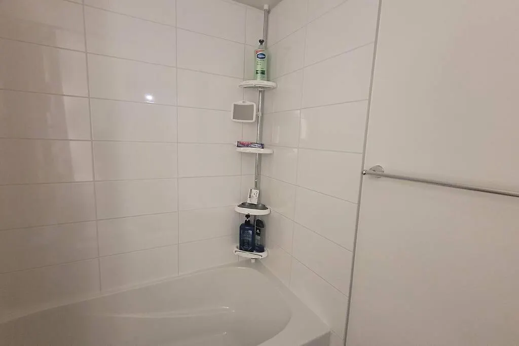 וויניפג Two Luxury Bedrooms In The Basement דירה