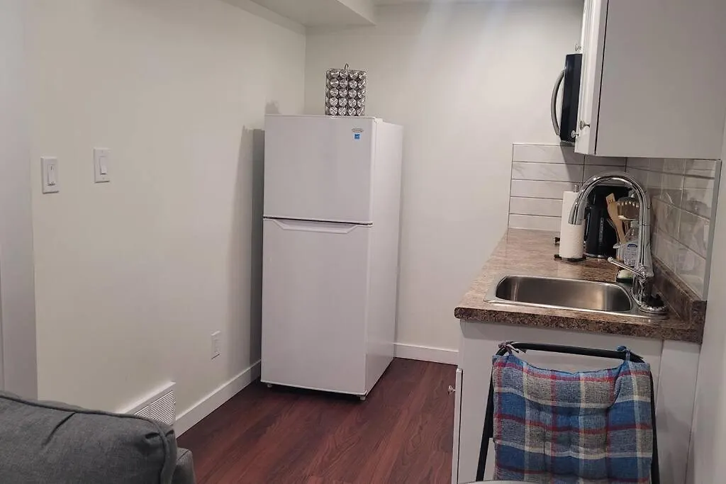 וויניפג Two Luxury Bedrooms In The Basement