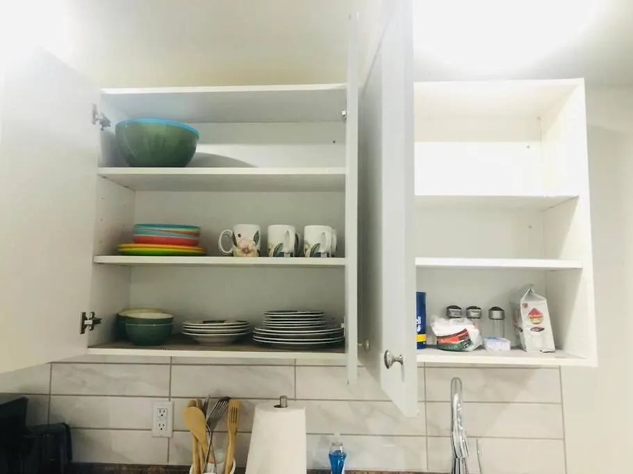 וויניפג Two Luxury Bedrooms In The Basement 0*,