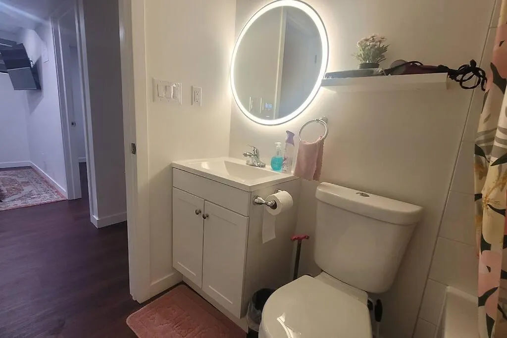 וויניפג Two Luxury Bedrooms In The Basement
